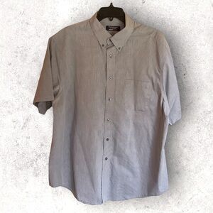 Roundtree & Yorke Men’s Short Sleeve Button Down Shirt